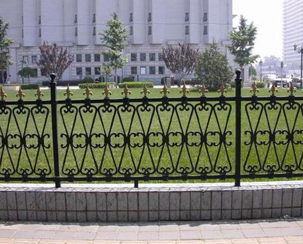 十堰鐵藝護(hù)欄有哪些優(yōu)缺點(diǎn)以及維護(hù)方式呢？